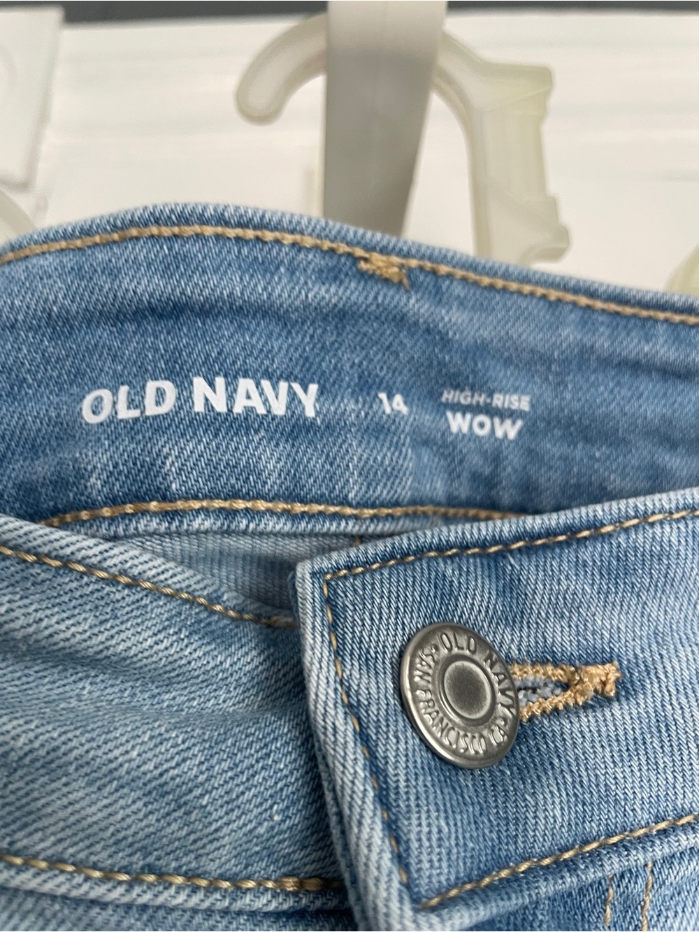 Old Navy Light Blue Denim Rolled-Hem high rise WOW Women’s Shorts size 14 - Picture 4 of 5